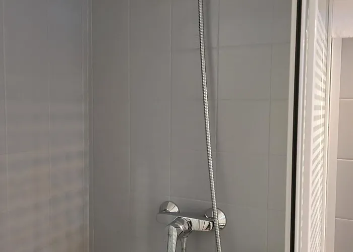 Ideal : Et Centre A 2 Pas +un Garage *