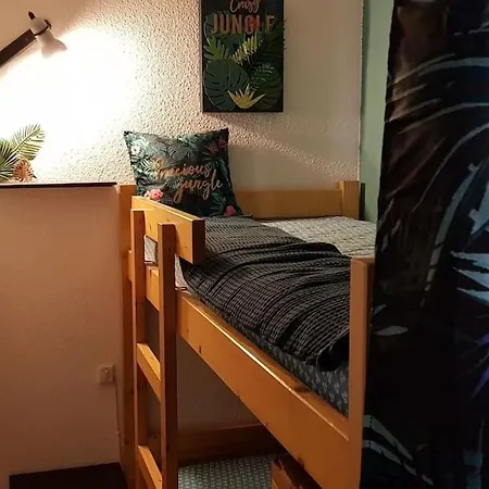 Ideal : Et Centre A 2 Pas +un Garage Apartment *