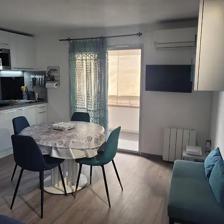 Ideal : Et Centre A 2 Pas +un Garage Apartment *