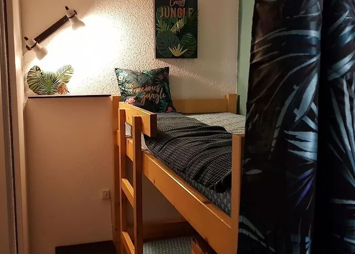 Ideal : Et Centre A 2 Pas +un Garage Apartment *