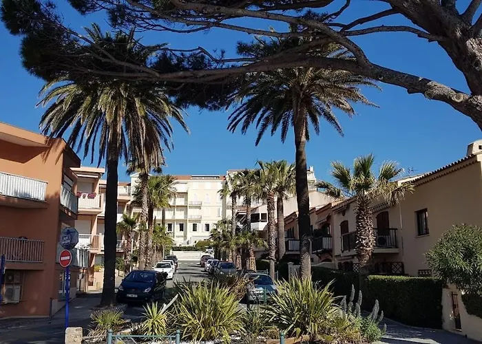 Ideal : Et Centre A 2 Pas +un Garage *